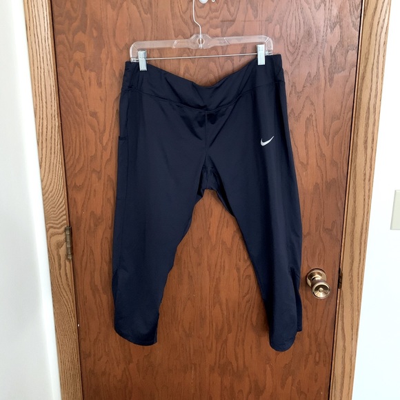 Nike Pants - NIKE Cropped Leggings